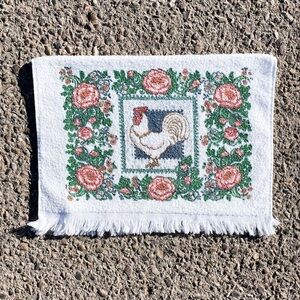 Vtg 1970s Hen Rooster Floral Cannon Fringe Dish Towel (1)